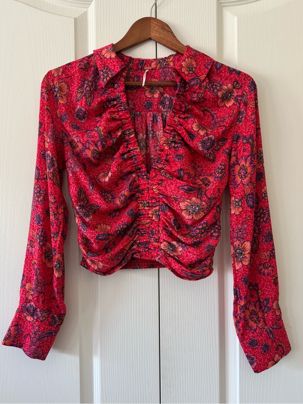 Women’s Red Floral Ruffle Ruched Long-Sleeve Top